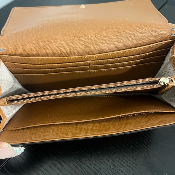Michael Kors Tan Leather Wallet - Picture 8 of 9